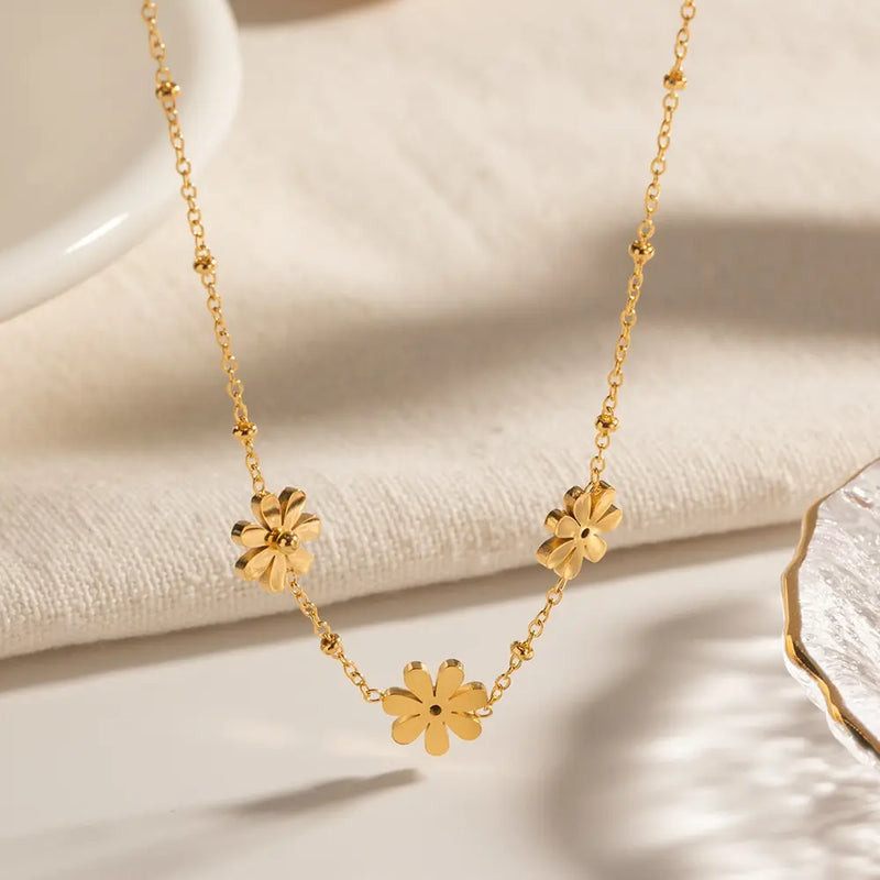 Charm 18K Gold Plated Stainless Steel Rhinestone Flower Necklace for Girls Stylish Waterproof Hypoallergenic Jewelry